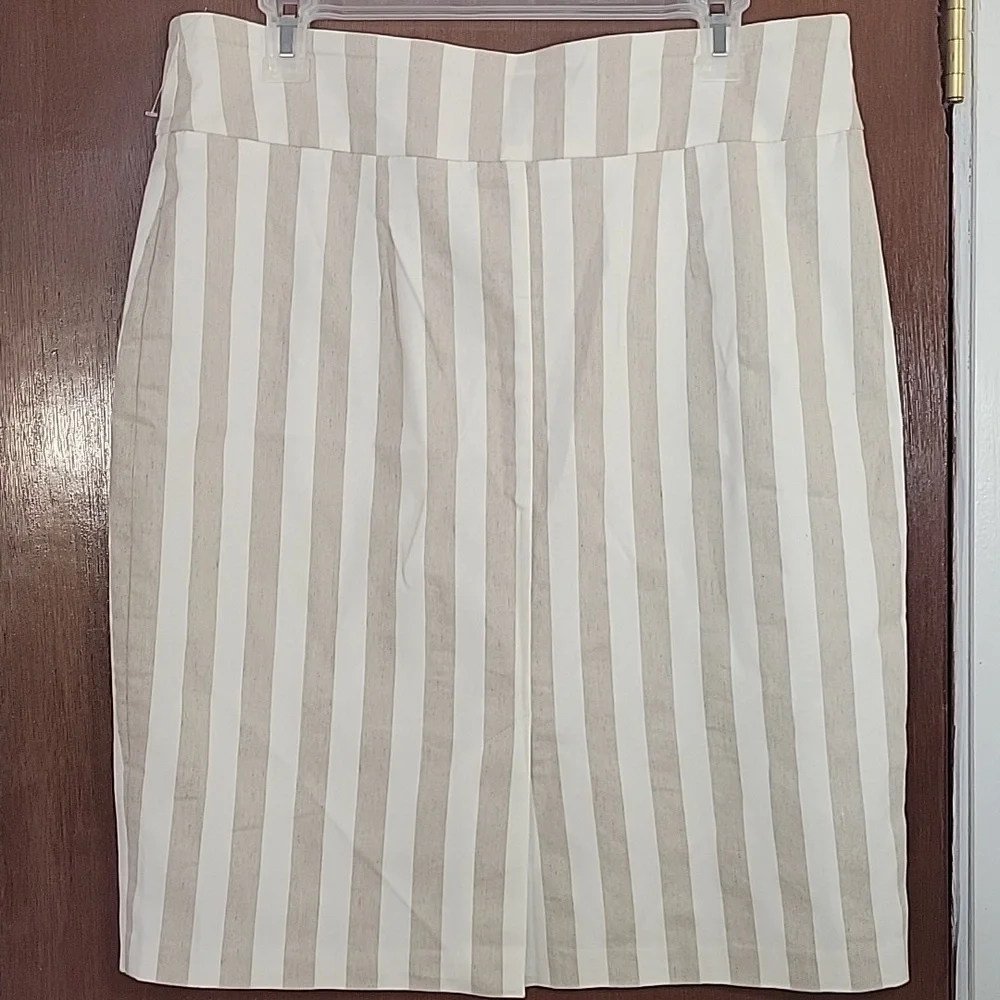 SOHO Striped Beige and White Skirt NWOT - Picture 3 of 8